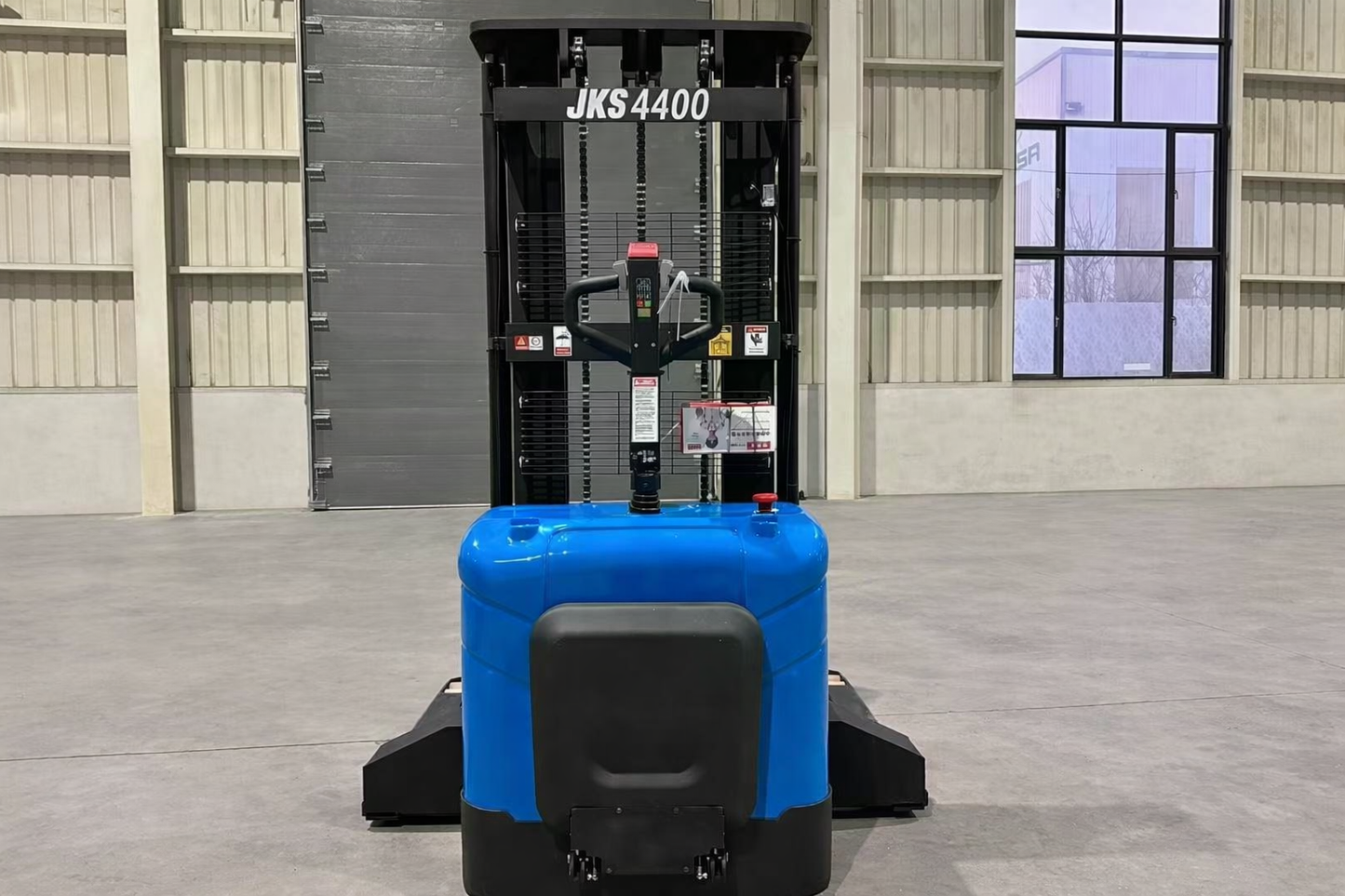 #2.2 Tiny Titan 4400 15FT forklift with staddle legs