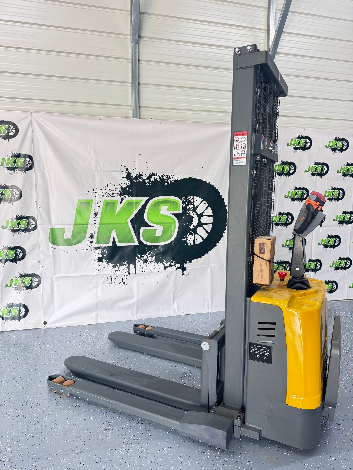 #1.2 JKS Tiny Titan 3300 w/ Adjustable Straddle Legs