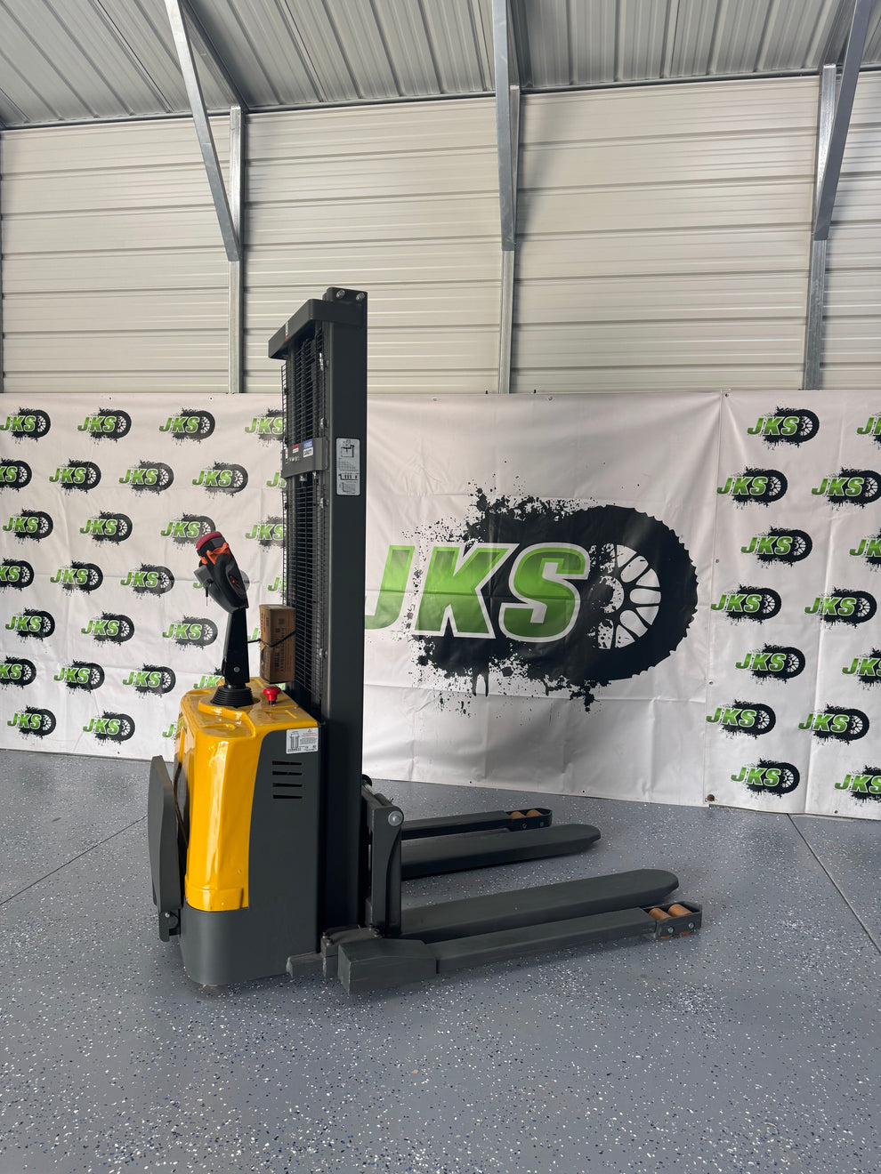 #1.2 JKS Tiny Titan 3300 w/ Adjustable Straddle Legs – JKS Heavy Industries
