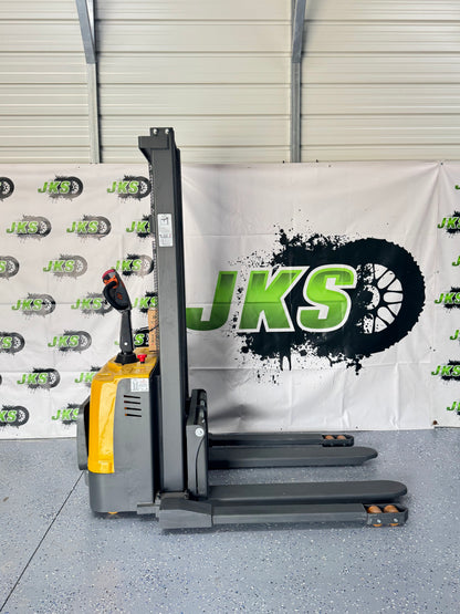 #1.2 JKS Tiny Titan 3300 w/ Adjustable Straddle Legs