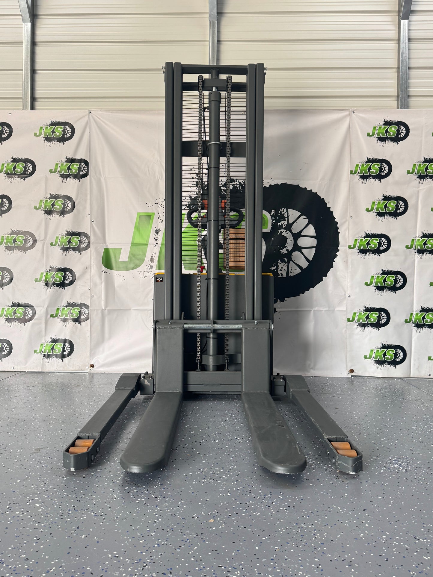 #1.2 JKS Tiny Titan 3300 w/ Adjustable Straddle Legs