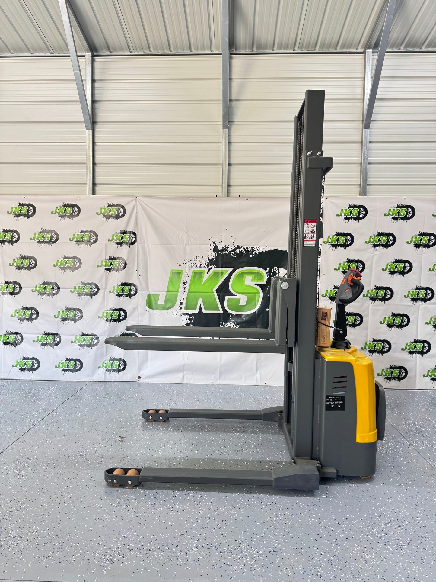 #1.2 JKS Tiny Titan 3300 w/ Adjustable Straddle Legs