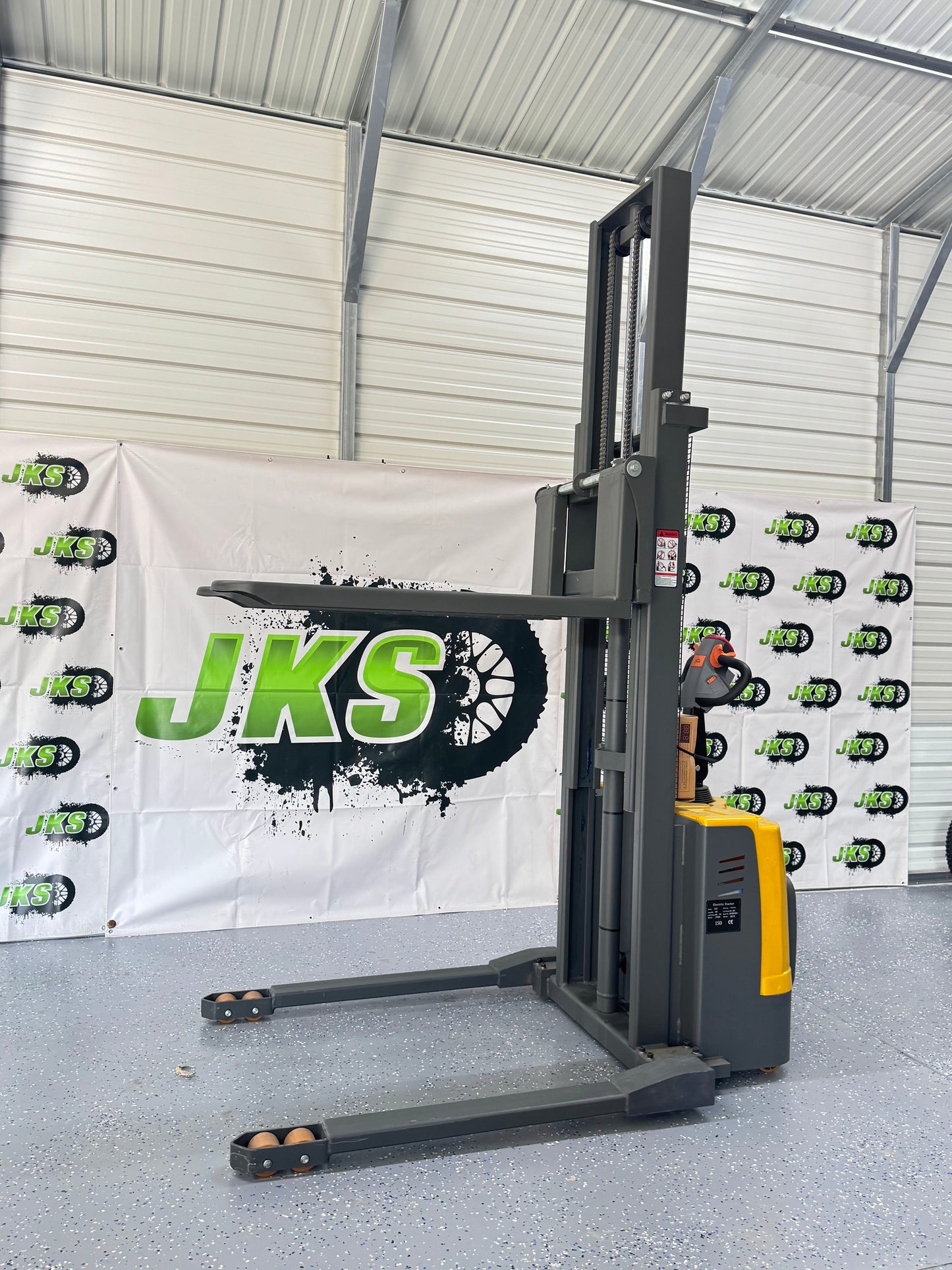 #1.2 JKS Tiny Titan 3300 w/ Adjustable Straddle Legs