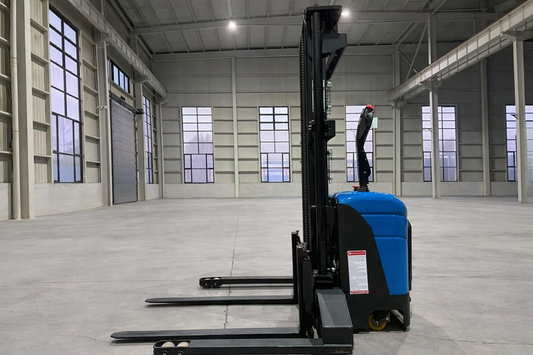 #2.2 Tiny Titan 4400 15FT forklift with staddle legs